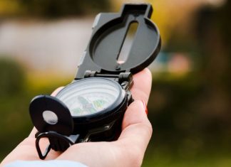 How to Use a Compass Without a Map and Get Home Safely