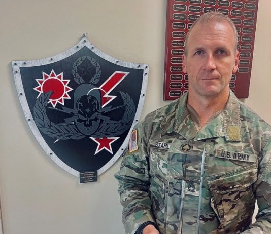 Explosive Ordnance Disposal First Sergeant Earns U.S. Special Operations Command Award