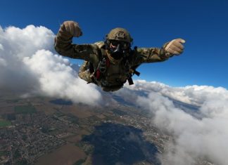 Raytheon Technologies Introduces OXYJUMP NG Oxygen Supply System for Military Parachutists