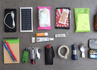 17 Survival Items to Carry Everyday