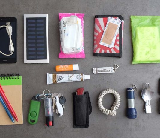 17 Survival Items to Carry Everyday