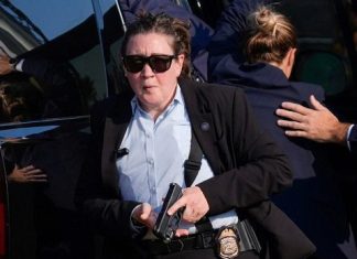 LE Weapon Handling During the Assassination Attempt