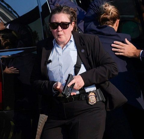 LE Weapon Handling During the Assassination Attempt